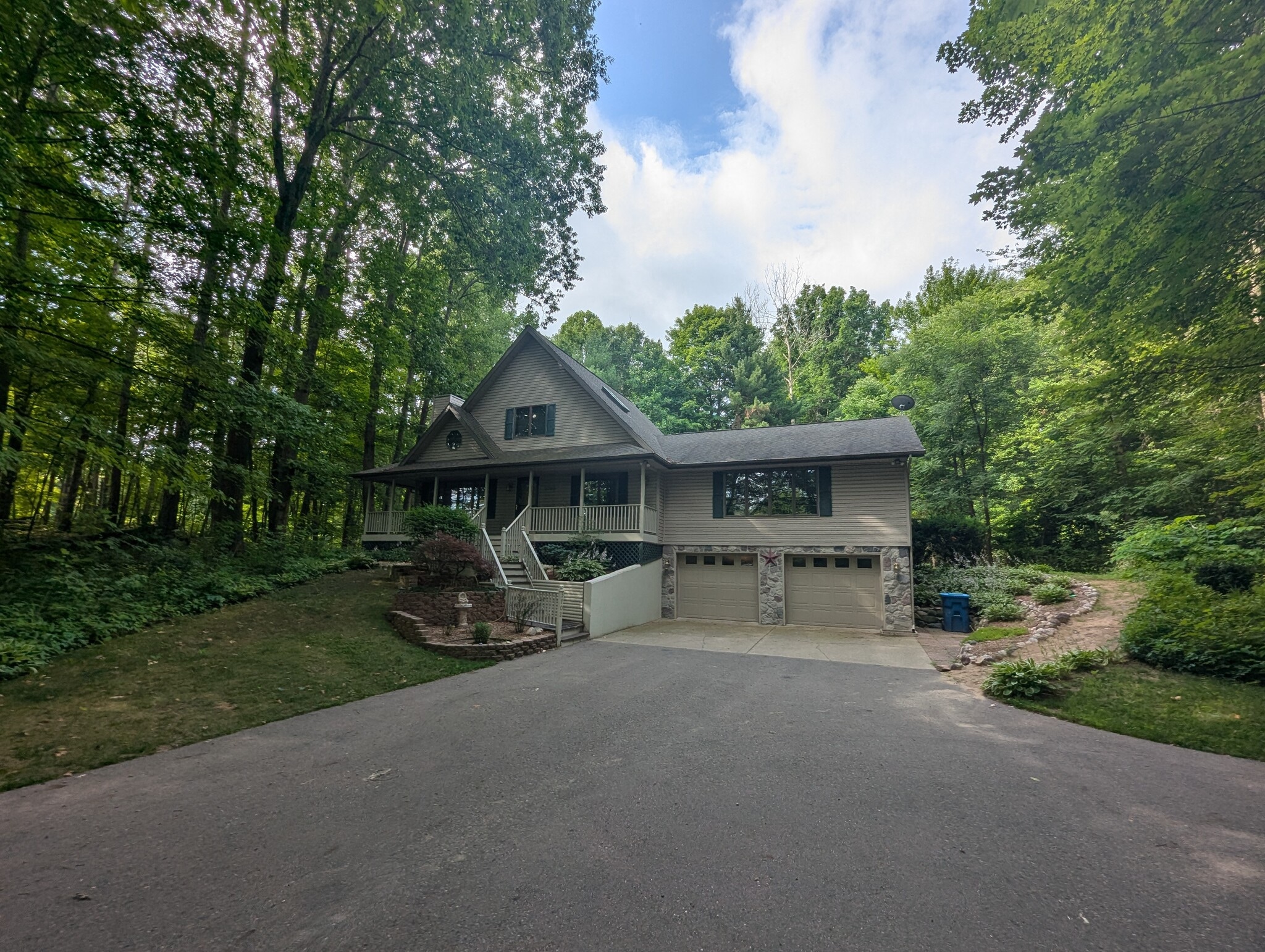 Building Photo - 3702 Dumont Rd