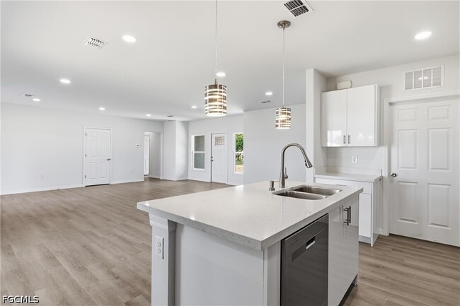 Building Photo - 1406 Ford Cir