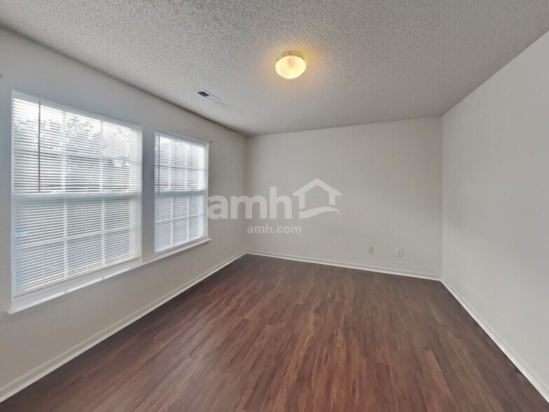 Building Photo - 10167 Hatherley Way