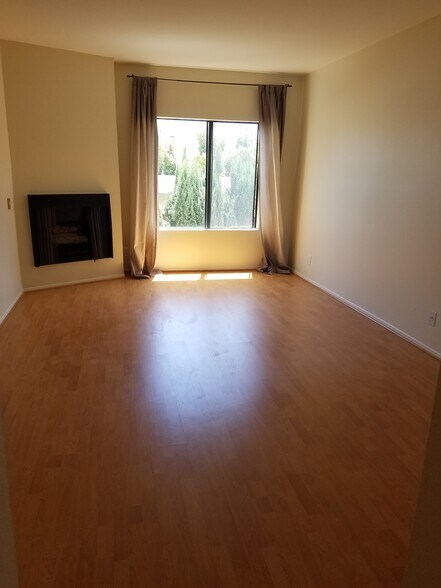 Master bedroom - 1909 Pelham Ave