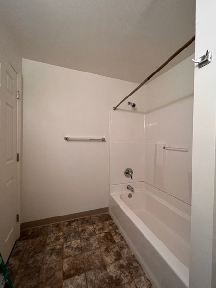 Building Photo - 3033 NE 140th St