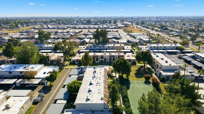 Building Photo - Beautiful 3-Bedroom Townhome in Northern Manor West