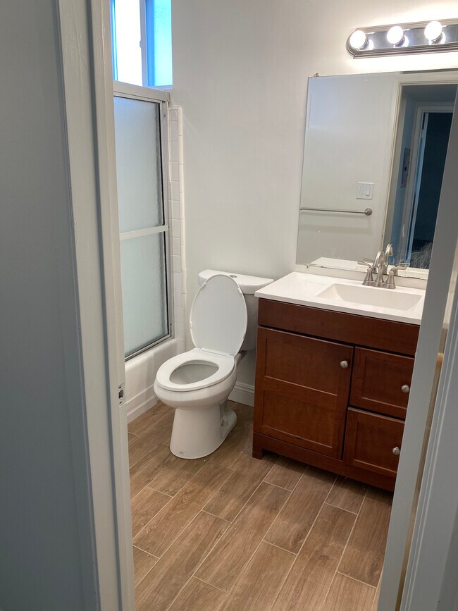 Hallway Bathroom - 11983 Walnut Ln