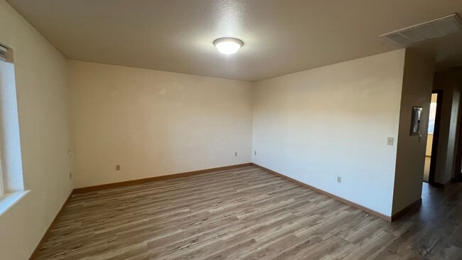 Building Photo - Charming 2-Bedroom Townhome for Rent in Bozeman, MT with Garage