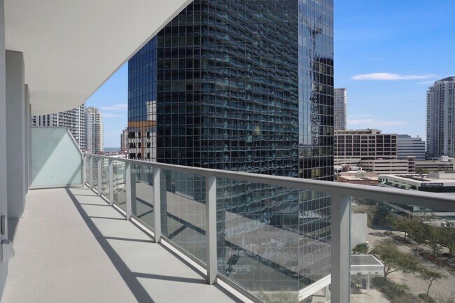 Building Photo - 400 Central Ave