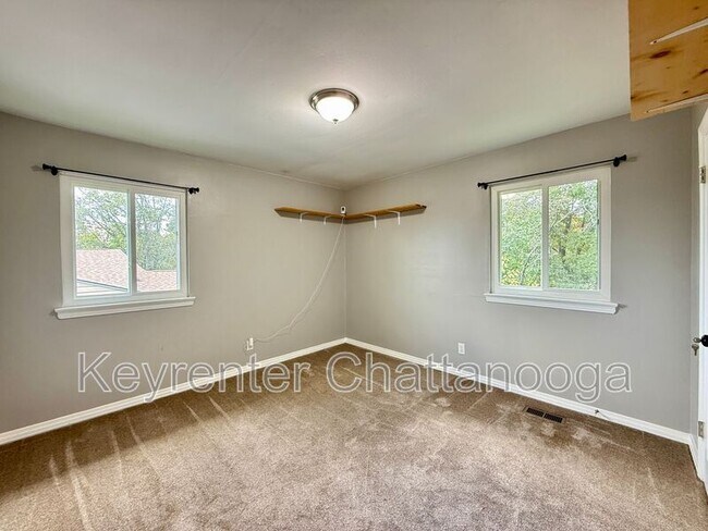 Building Photo - 7813 Holiday Hills Cir