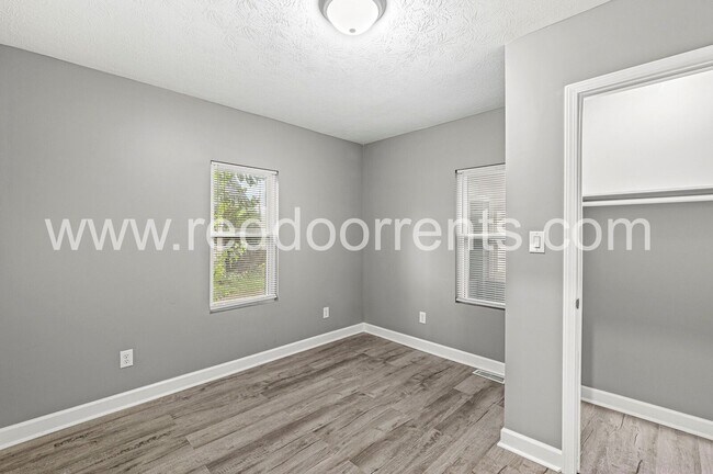 Building Photo - Spacious 3-Bed, 2-Bath Home | 1,590 Sq Ft ...
