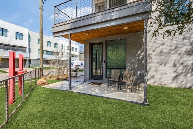 Building Photo - 2522 N Henderson Ave
