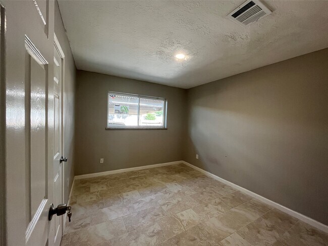 Building Photo - 12829 High Star Dr