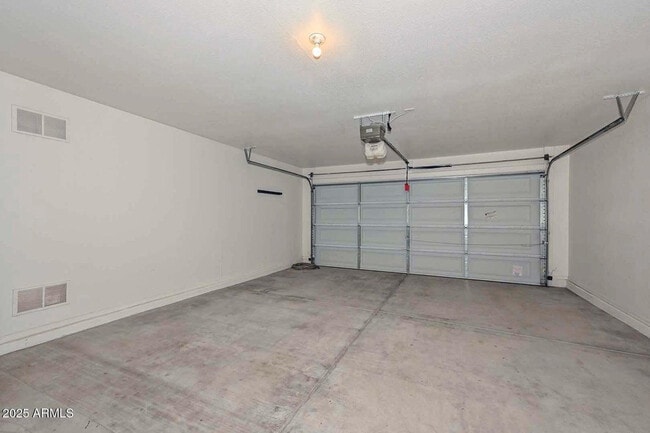 Building Photo - 13101 W Indianola Ave