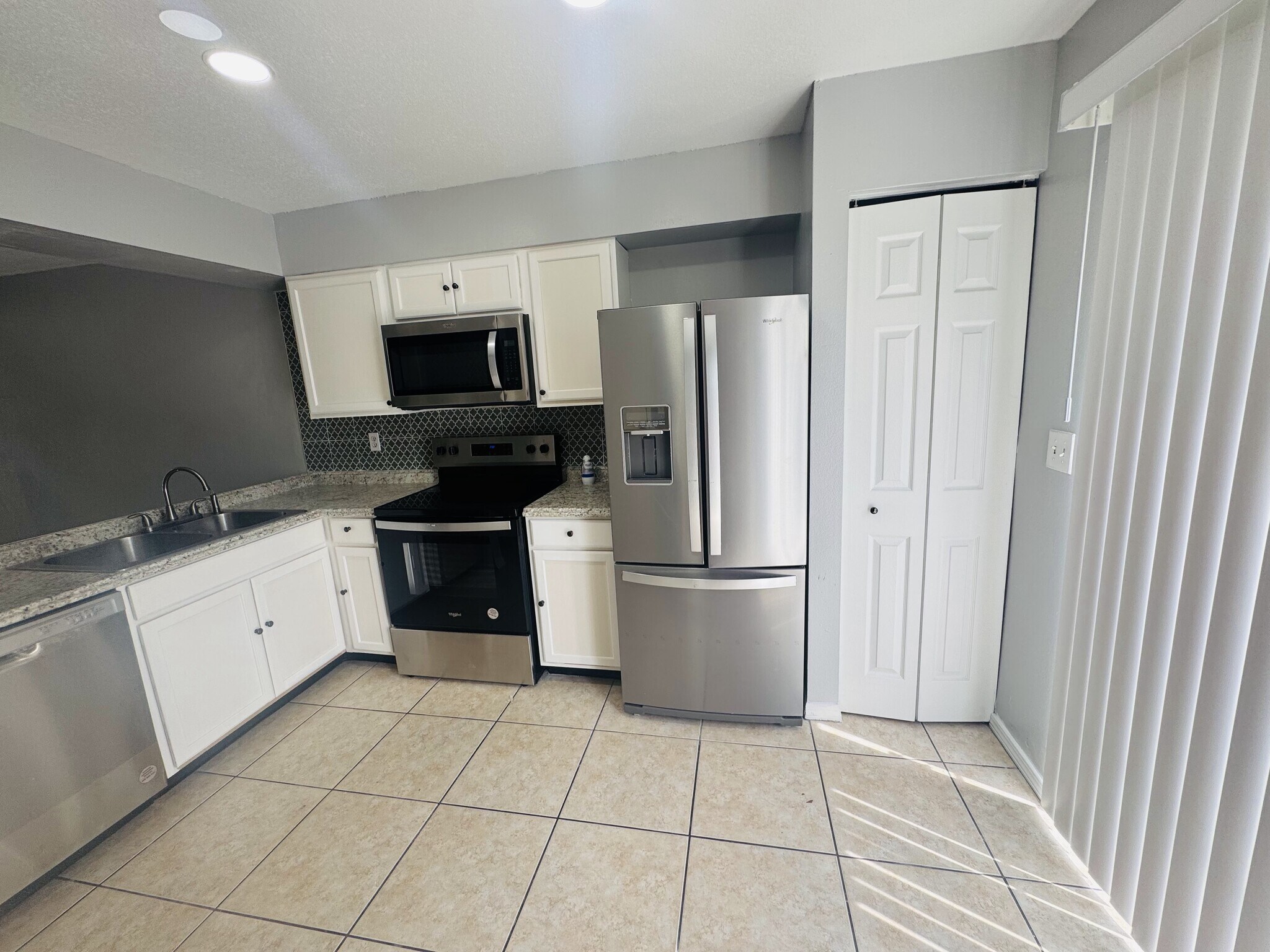 Building Photo - 3130 Enclave Ct