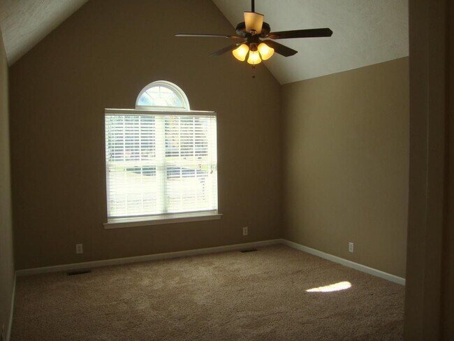 Building Photo - 157 Clearidge Dr