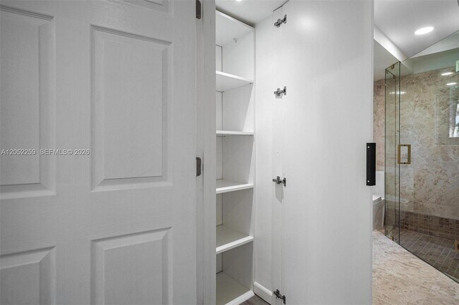 Building Photo - 7810 Beach View Dr