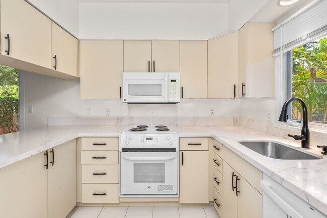 Building Photo - 2 Bedroom, 1 Bathroom Cottage in Kihei!