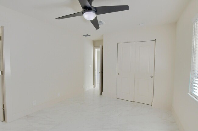 Building Photo - 2503 Oceanview Ave