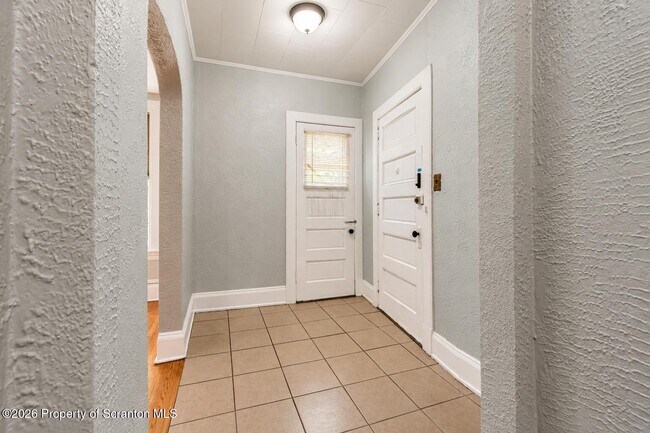Building Photo - 601 Clay Ave