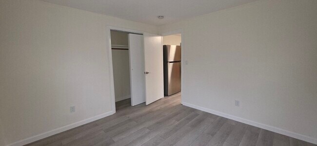 Building Photo - 3 Maple Ave