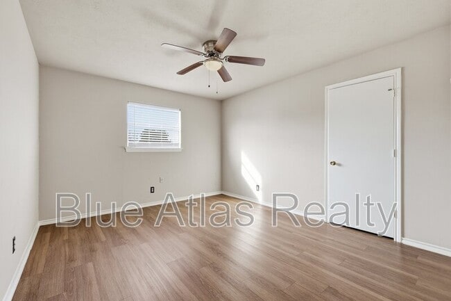 Building Photo - 702 Skyline Dr