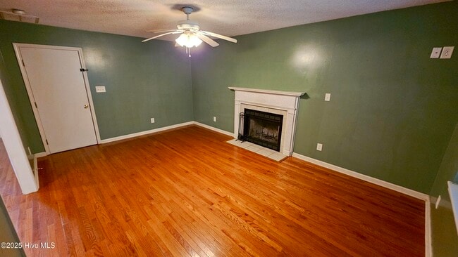 Building Photo - 830 Wood Creek Dr