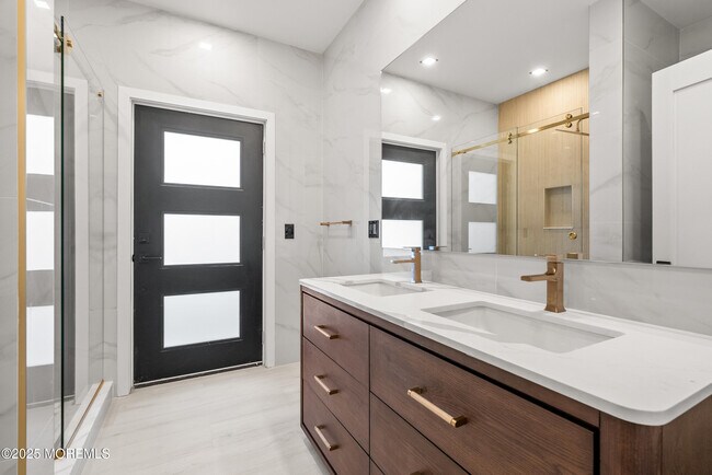 Building Photo - 459 Harnell Ave