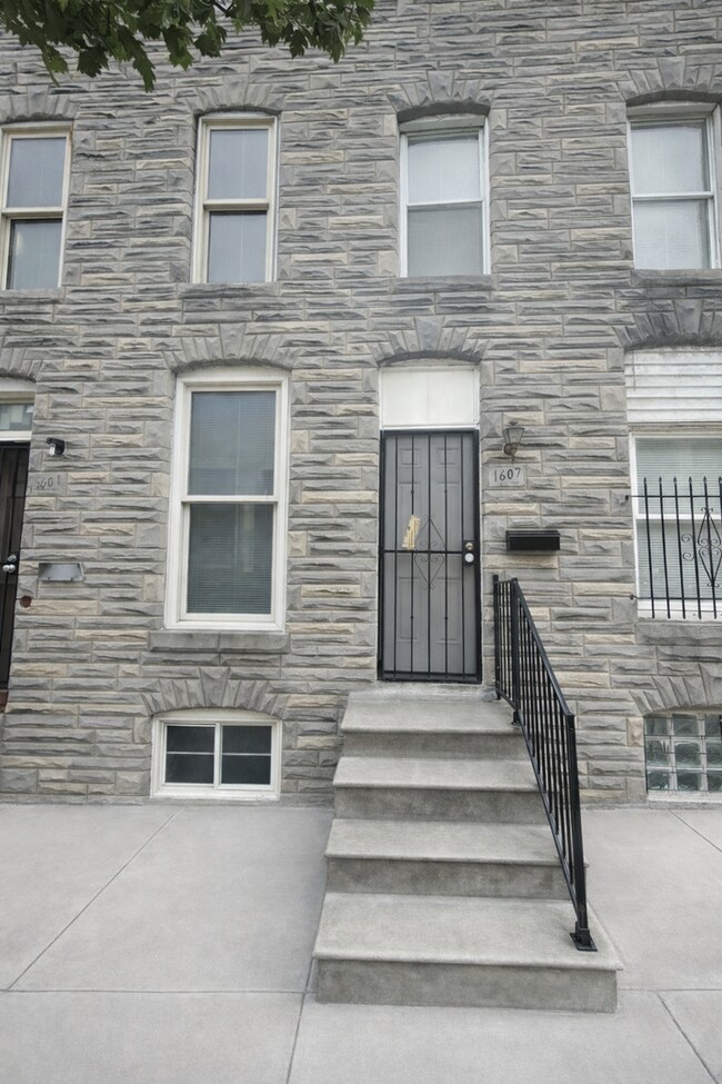 Building Photo - Two-Bedroom Rowhome with Modern Kitchen in Baltimore