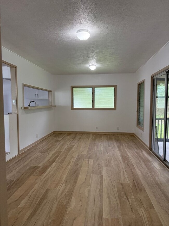 Building Photo - Partially Renovated 4BR/1.5BA Home in Hilo!