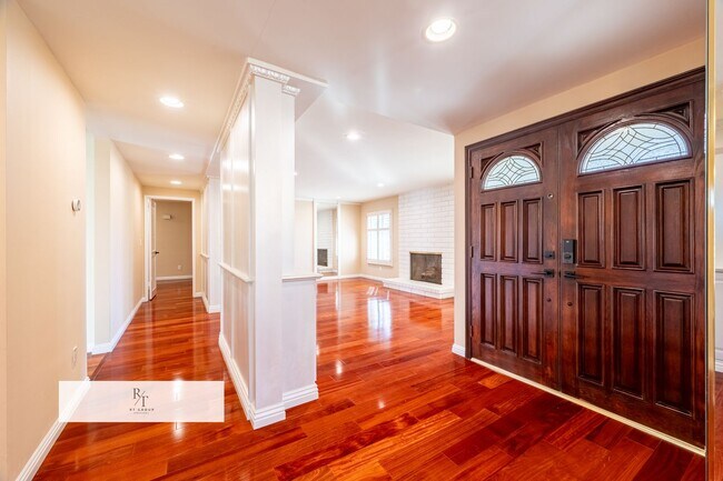 Building Photo - Quiet Cul-De-Sac Living with Pool – Arcadia Unified Schools