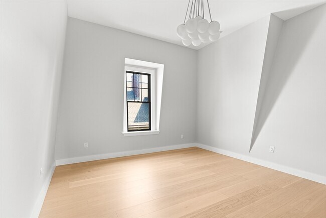 Building Photo - 34 Pinckney St