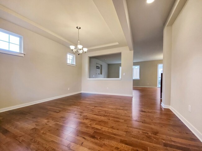 Building Photo - Convenient location near I-405 across from...