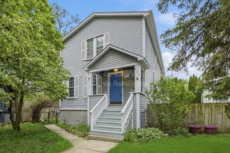 Building Photo - 111 Des Plaines Ave