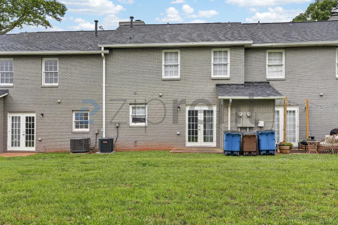 Building Photo - Unit 131