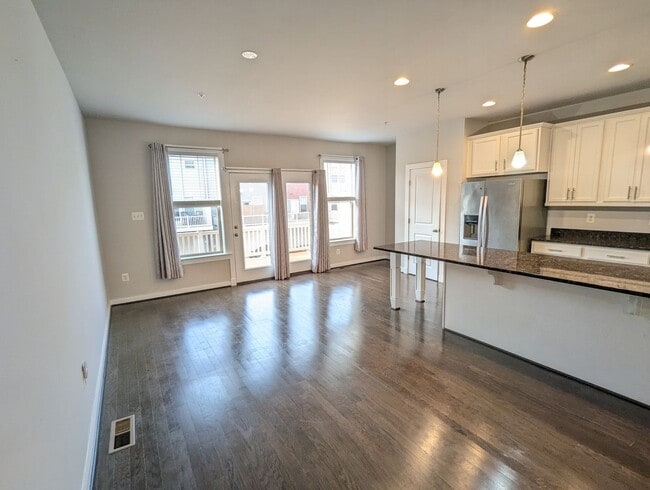 Building Photo - 1129 Lawler Dr