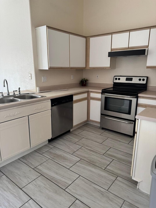 Building Photo - 8563 W Mission Ln