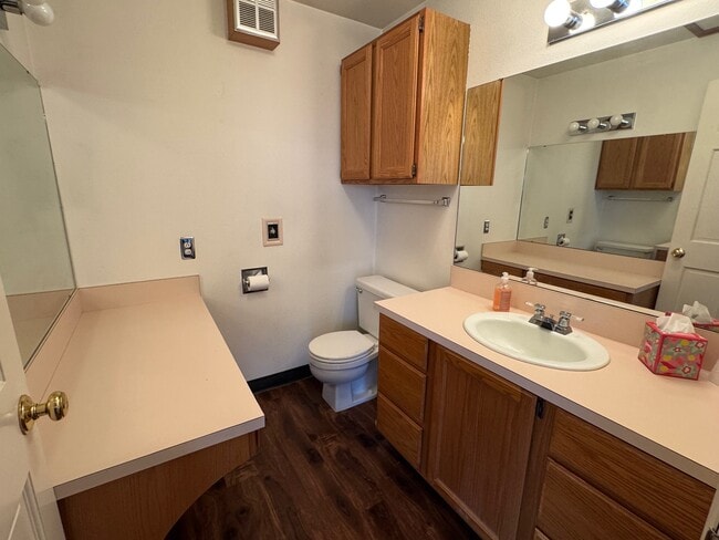 Building Photo - 4924 N Pearl St