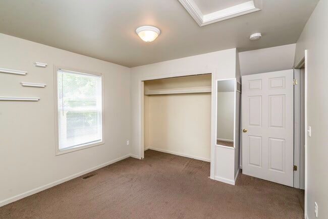 Building Photo - 831 Brookwood Pl