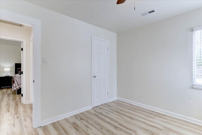 Building Photo - 361 N Raleigh St