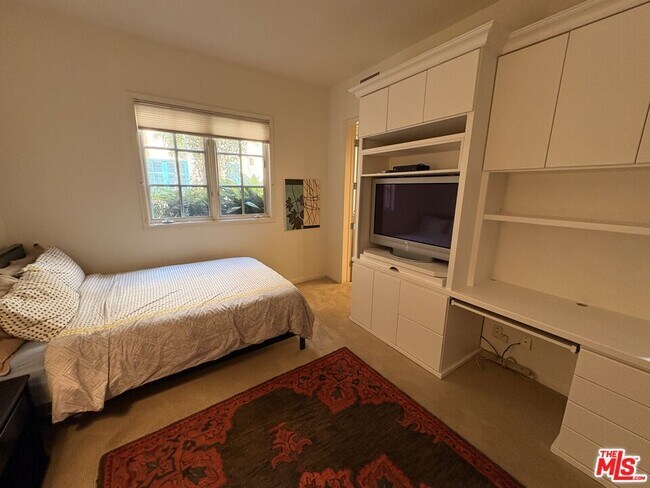 Building Photo - 11500 San Vicente Blvd