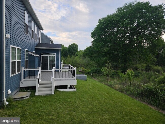 Building Photo - 3332 Burton Dr