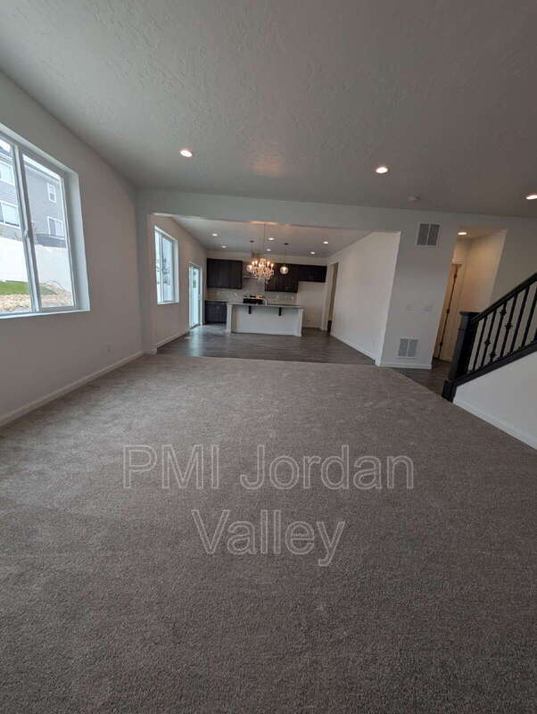 Building Photo - 2123 Wallflower Dr