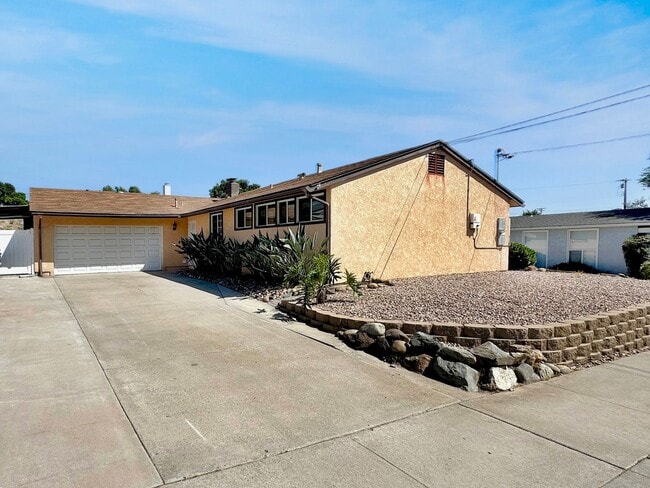 Primary Photo - Charming 4BD/2BA House in San Carlos W/ W/...
