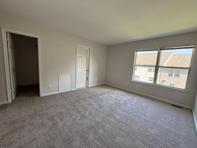 Building Photo - 4666 Louise St Claire Dr