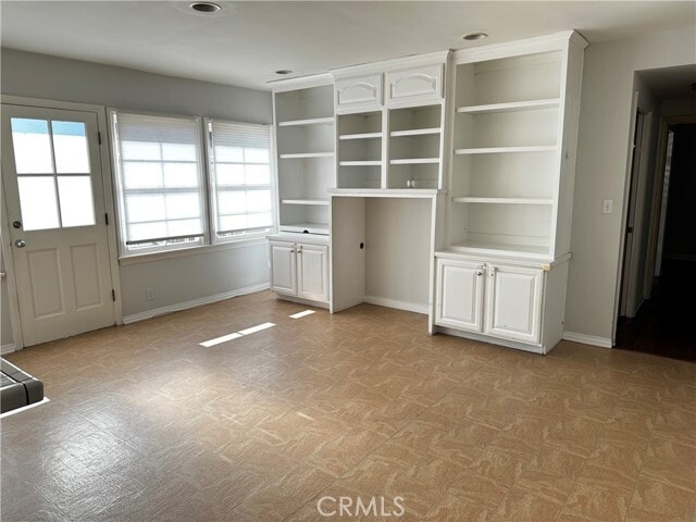 Building Photo - 2900 Shakespeare Dr