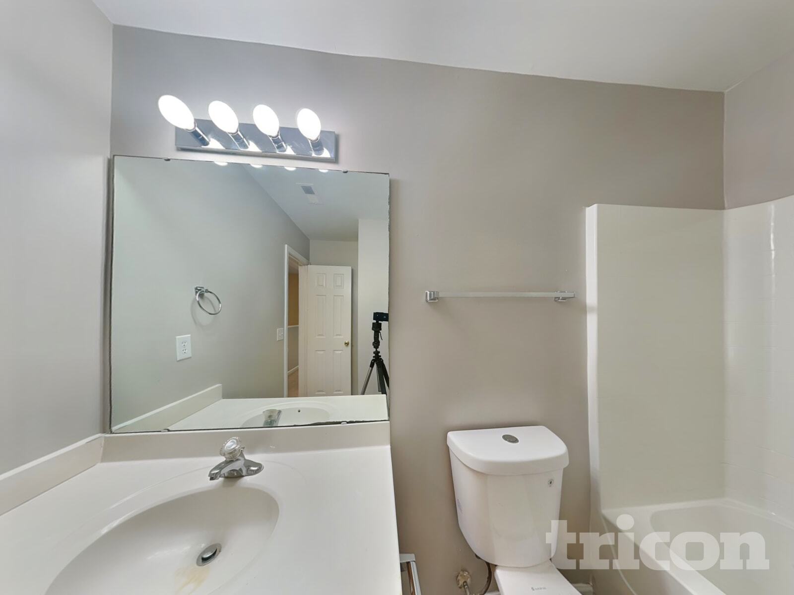 Building Photo - 120 Honeywood Ave