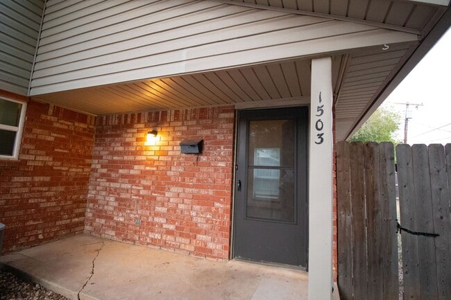 Building Photo - 1501 Barkley St