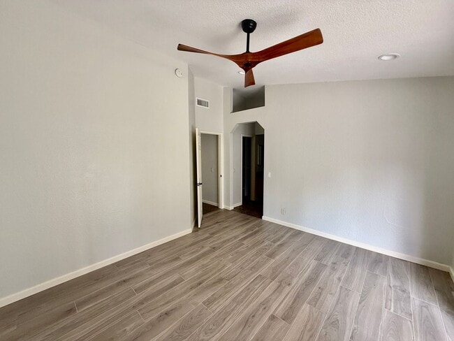 Building Photo - Nice Single Story Home