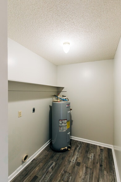 Building Photo - 1210 Douglas MacArthur St