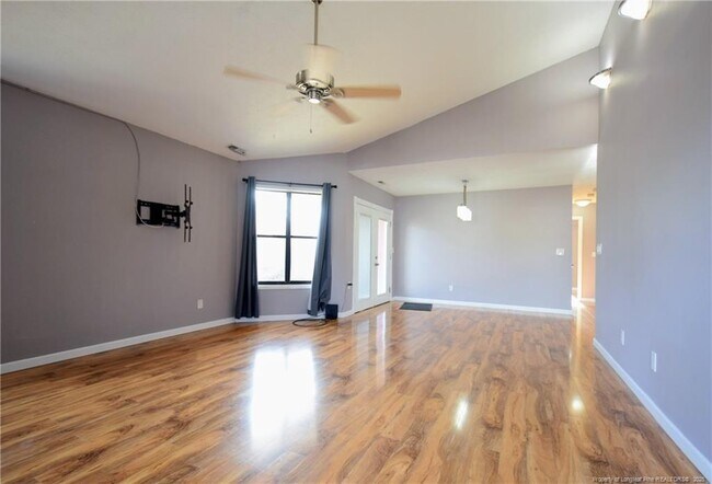 Building Photo - 733 Mosswood Ln