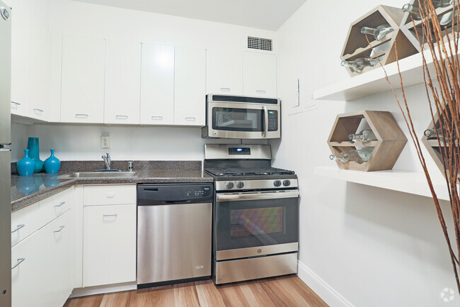 1 BR, 1 BA - Kitchen - 1350 North Lake Shore Drive