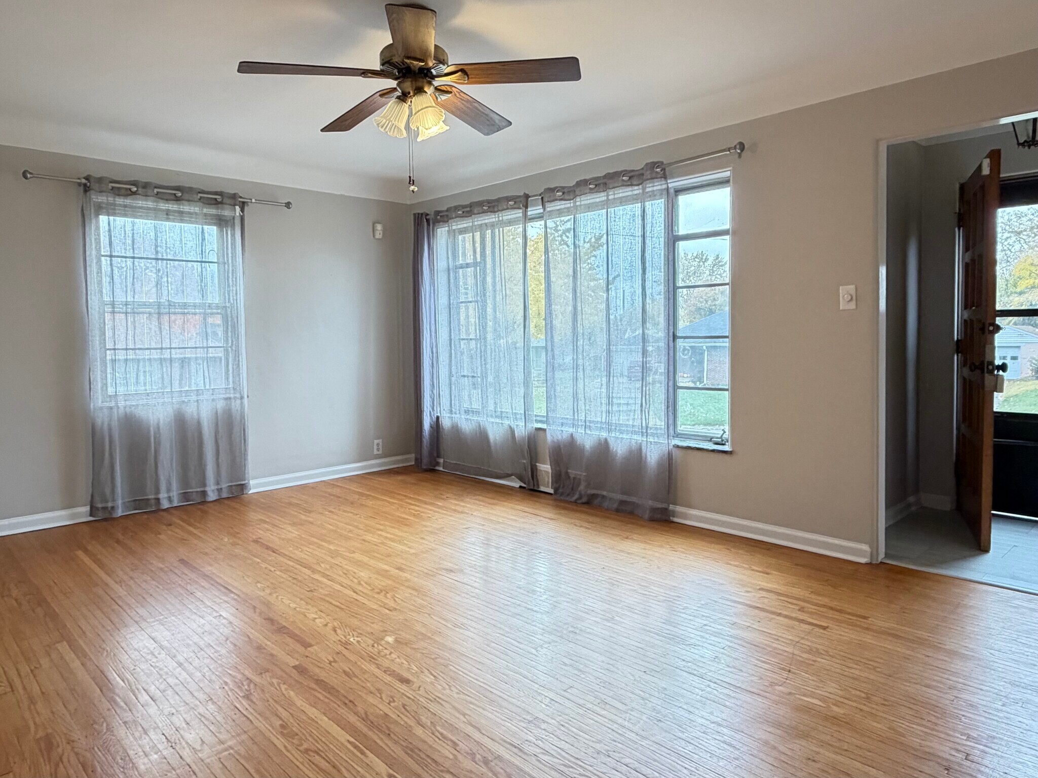 Building Photo - 5430 E 11th St