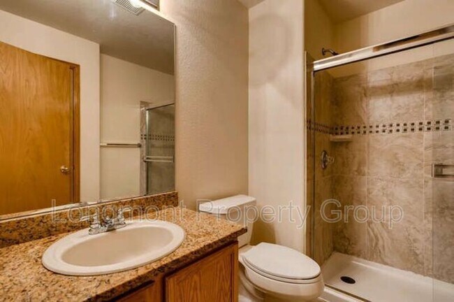 Building Photo - 709 Clarendon Dr